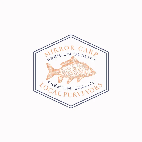 Fisk vintage ram märke eller logotyp mall. Handritat Wild Mirror Carp Sketch Emblem med Retro Typografi. — Stock vektor