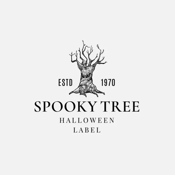 Wysokiej jakości logo Halloween lub szablon etykiety. Ręcznie narysowane upiorne drzewo ze szkicem Złej Twarzy Symbol i Retro Typografia. — Wektor stockowy