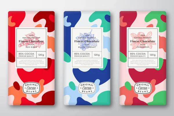 Schokolade Etiketten Set vorhanden. Abstrakte Vector Packaging Design Layouts Kollektion. Moderne Typografie, handgezeichnete rote Riben, Johannisbeeren, Preiselbeeren und bunte Camouflage-Muster Hintergrund. Isoliert — Stockvektor