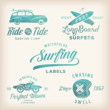 Vektör suluboya Retro tarzı sörf etiketleri, logolar veya T-shirt grafik tasarımı Featuring Surfboards, Surf Woodie Araba, motosiklet siluet, kask vb.