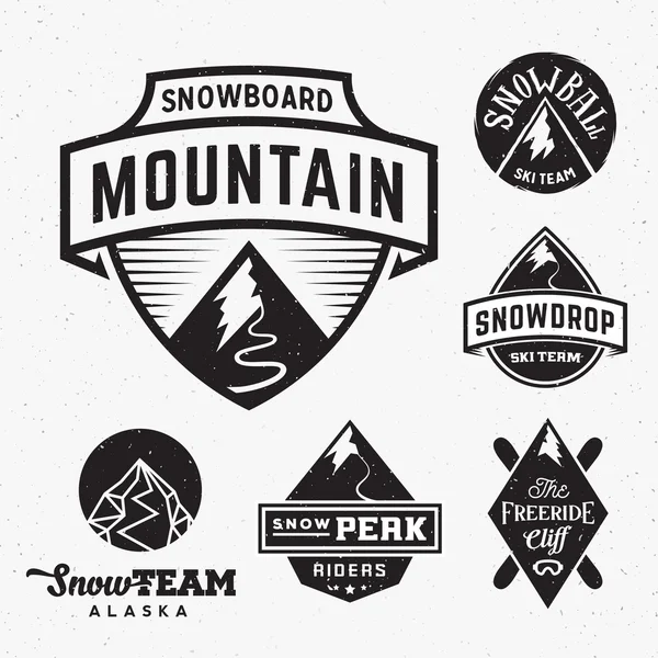 Set de Esquí Snowboard Snow Mountains Sport Logos o Etiquetas Vintage, con Textura Shabby. Aislado — Vector de stock