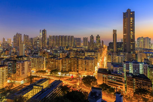 Staden på twilight - Shamshuipo, Hong Kong — Stockfoto
