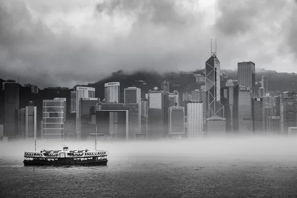 Misty Harbor - Victoria Harbor van Hong Kong Stockfoto