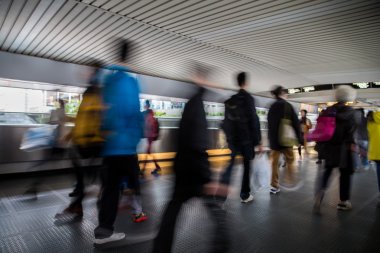 pedoni in zona centrale di hong kong
