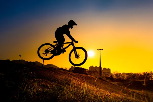 Dublör Bmx sürücüsü silüeti