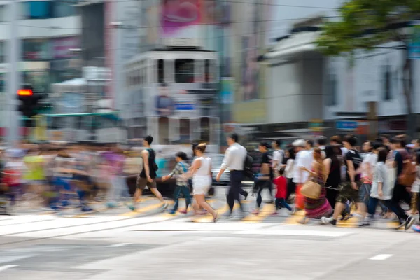 Fußgänger im Geschäftsviertel von Hongkong — Stockfoto