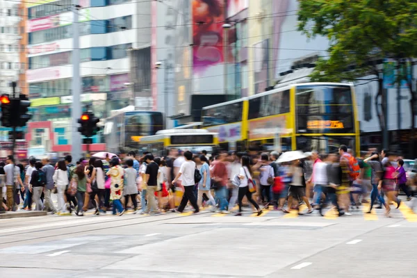 Πεζοί σε επιχειρηματική περιοχή Hong Kong — Φωτογραφία Αρχείου