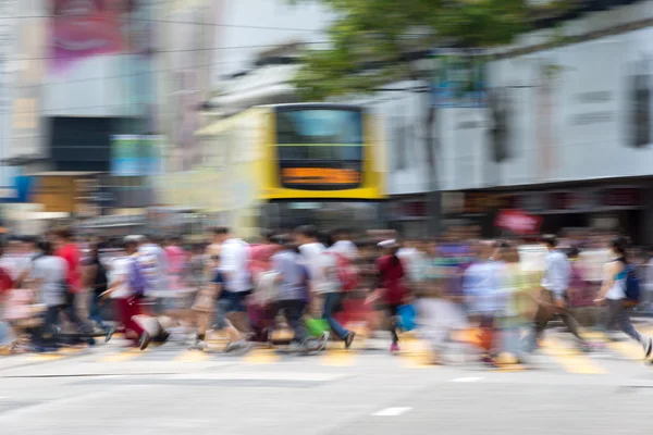 Piétons dans le quartier des affaires de Hong Kong — Photo