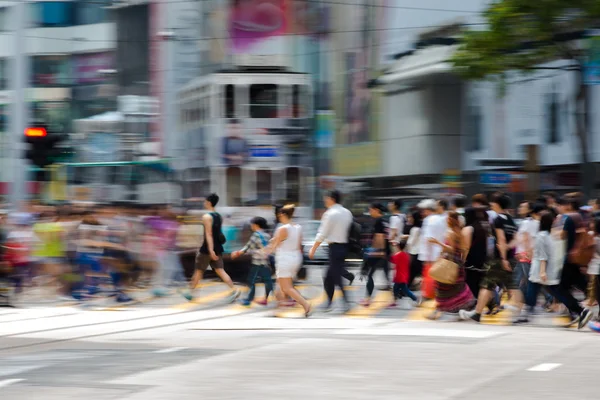 Πεζοί σε επιχειρηματική περιοχή Hong Kong — Φωτογραφία Αρχείου