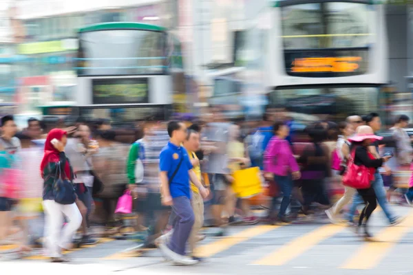 Fußgänger im Geschäftsviertel von Hongkong — Stockfoto