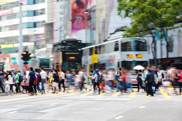 ビジネス地区の Hong Kong での歩行者 ストック写真