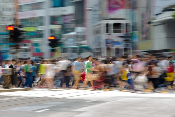 Пешеходы в деловом районе Гонконга Лицензионные Стоковые Изображения