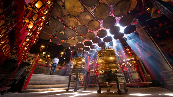 Praying in Misty Temple — Stock Photo, Image