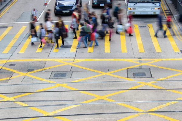 Пішоходів в центральному діловому районі Hong Kong — стокове фото