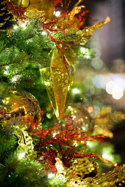 Fondo de Navidad con bolas de Navidad - enfoque suave — Foto de Stock