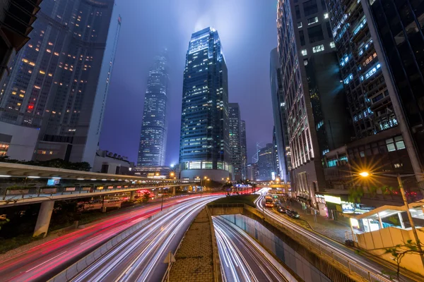 軽トラックで夜霧 Hong Kong 中央地区 — ストック写真