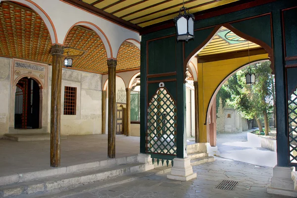 Terraço coberto no palácio de Khan em Bakhchisaray Crimeia — Fotografia de Stock