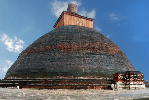 Svět je největší posvátné stúpa červených cihel Jethawanaramaya dágobou v Anuradhapura, Srí Lanka Royalty Free Stock Obrázky