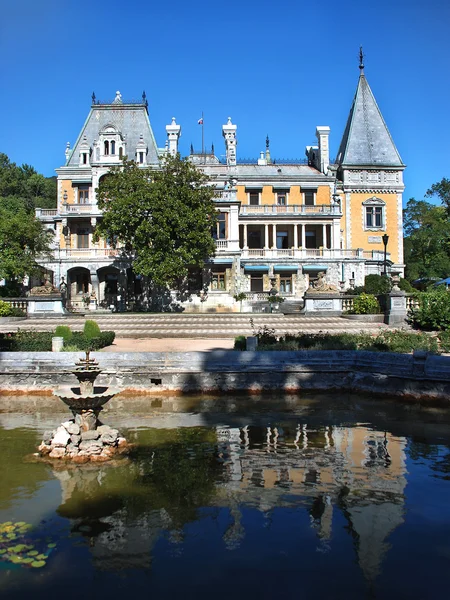 Krim. Palast von Kaiser Alexander III. in Massandra im Stil der französischen Renaissance — Stockfoto