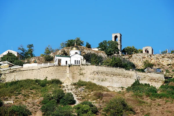 A Crimeia. Mosteiro ortodoxo de São Jorge na colina acima do Mar Negro — Fotografia de Stock