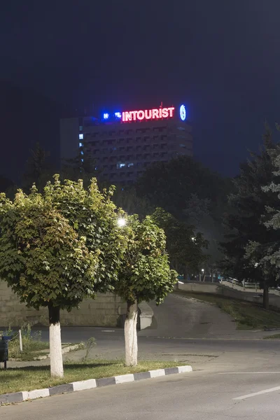 Hotel intourist klockan 5 på morgonen i pyatigorsk, russ — Stockfoto