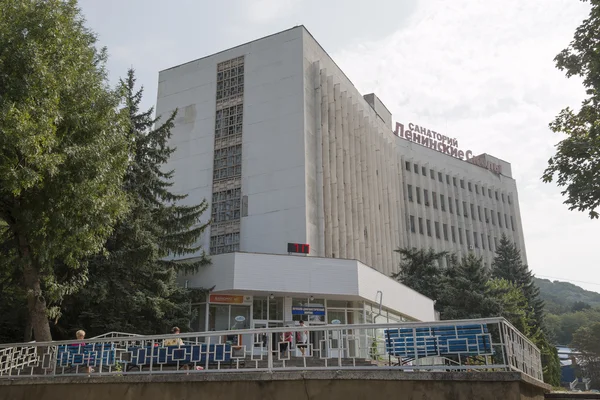 Sanatorium leninskie skaly (lenin rotsen) in pyatigorsk, Rusland — Stockfoto