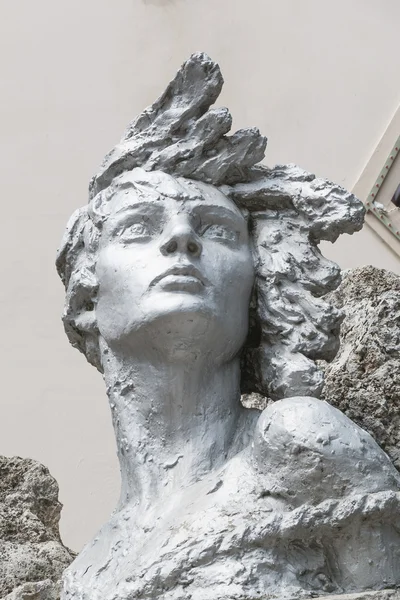 Fragment d'un monument à Nina Poptsova à Pyatigorsk, Russie — Photo