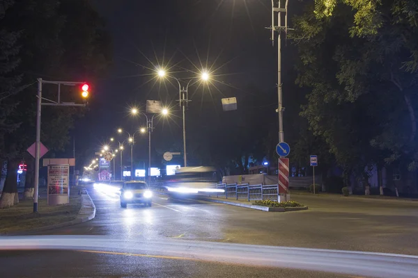 Kreuzung in Pjatigorsk (Russland) bei Nacht Stockbild
