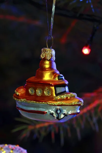 Christmas speelgoed in de vorm van een schip — Stockfoto