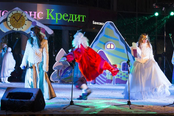 La presentación de Año Nuevo en la plaza en Pyatigorsk (Rusia ) — Foto de Stock