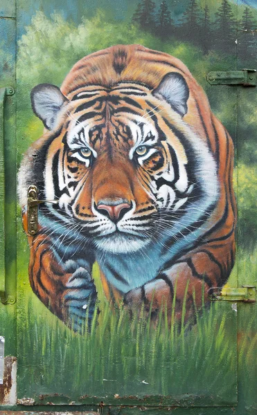 Pintado en la puerta de un tigre corriendo — Foto de Stock