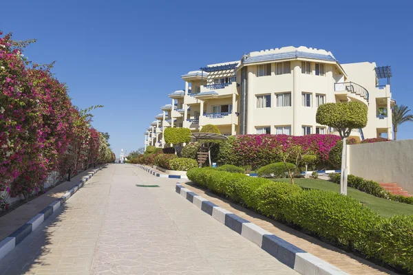 Bina Grand Oasis Resort Otel'in yolu — Stok fotoğraf