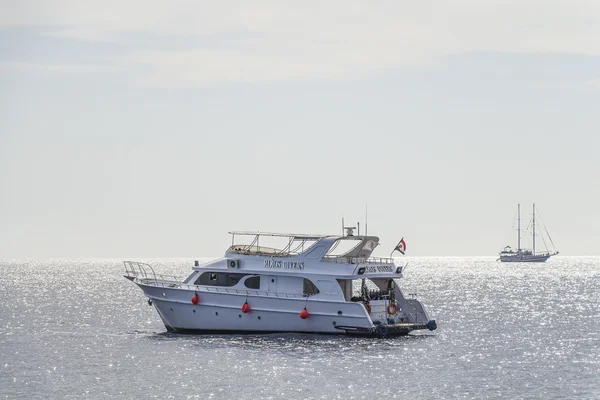 Tauchboot Rixos Taucher im Roten Meer — Stockfoto