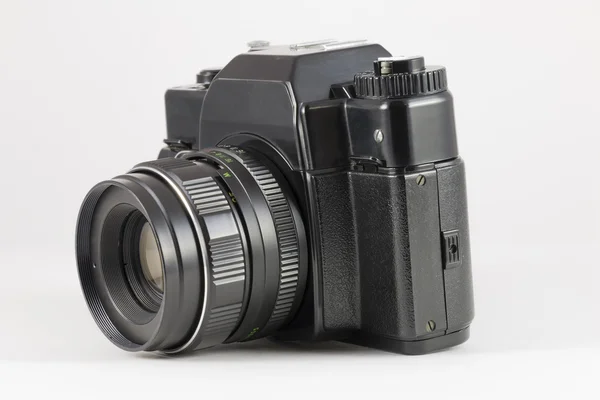 Старая пленка SLR камера на белом фоне — стоковое фото