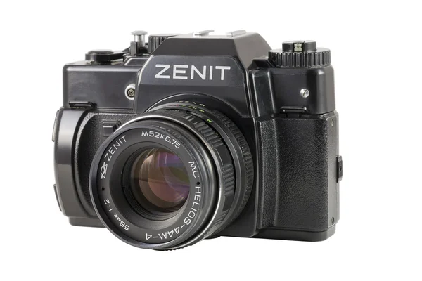 Cámara SLR obsoleta ZENIT-122 aislada sobre fondo blanco — Foto de Stock