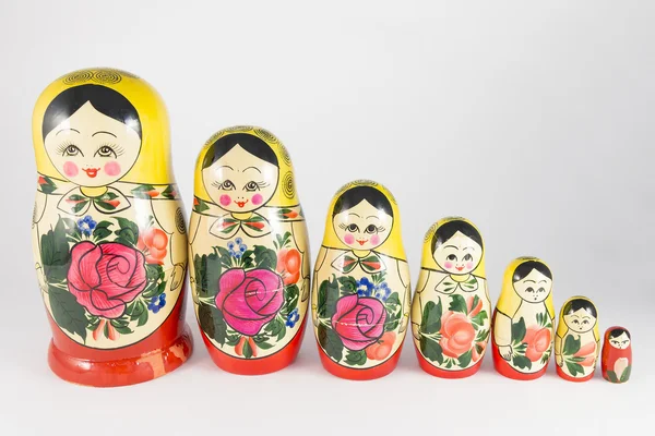 Seven traditional Russian nesting dolls descending in a row — Stock Photo, Image