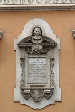 Duvardaki Roma'daki Bernini anma plak