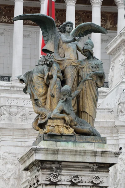 Frammento scultoreo composizione del monumento Vittorio Emanuele — Foto Stock