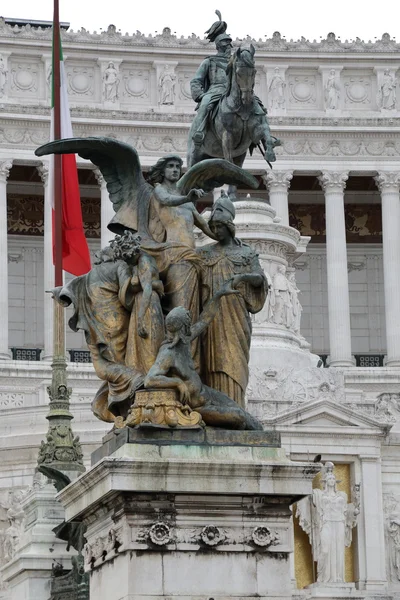 Fragmentovat sochařskou kompozicí památník Vittorio Emanuele — Stock fotografie