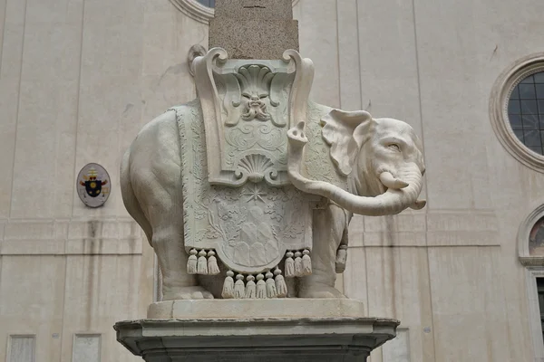 Monument of Elephant by Bernini in Rome, Italy — Stock Photo, Image