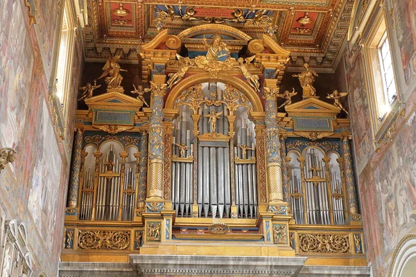 Pipe organ (Papal Archbasilica of St. John in the Lateran)