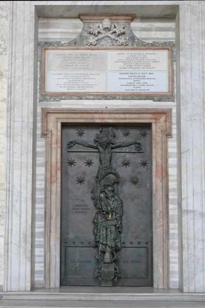 Roma. Papa'nın Archbasilica Lateran'daki St John kutsal kapı