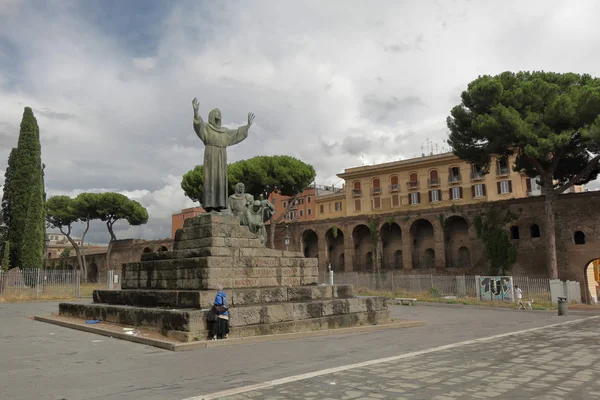 Estátua de São Francisco de Assis em Roma, Itália — Fotografia de Stock