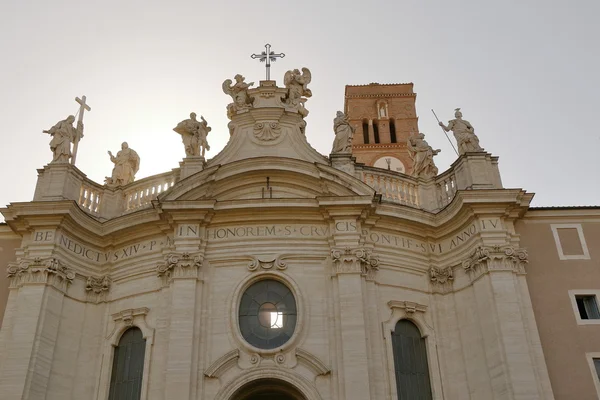 En Roma. Basílica de la Santa Cruz en Jerusalén por la mañana . —  Fotos de Stock