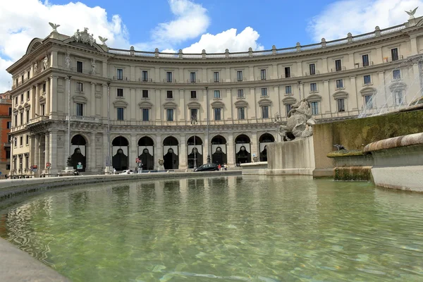 Pohled na Ambasciataturchia z Fontana delle Naiadi v Římě — Stock fotografie