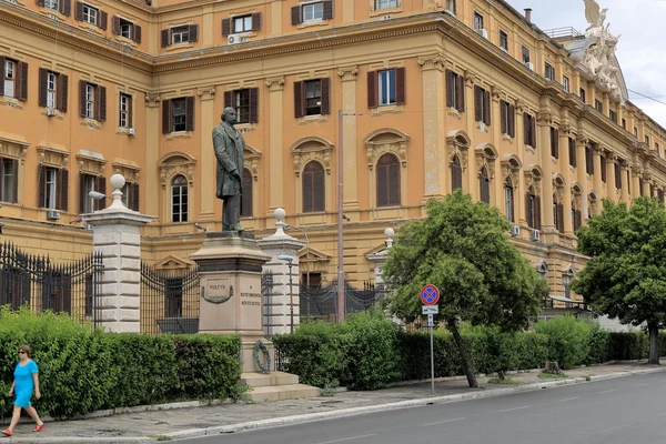 Sculpture to Silvio Spaventa in Rome, Italy — Stock Photo, Image