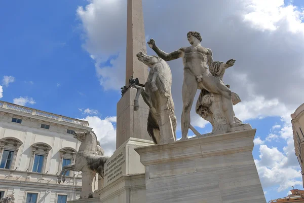 Detalj av obelisken i Piazza del Quirinale i Rom — Stockfoto
