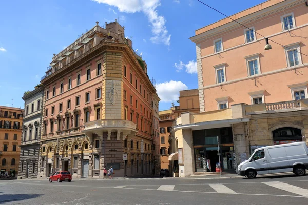 Traffic by street Via IV Novembre in Rome, Italy — Stock Photo, Image