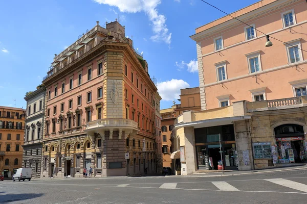Tráfico por calle Via IV Novembre en Roma, Italia —  Fotos de Stock