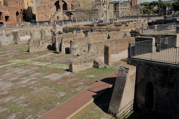 Ruínas dos edifícios antigos do Fórum de Trajano — Fotografia de Stock